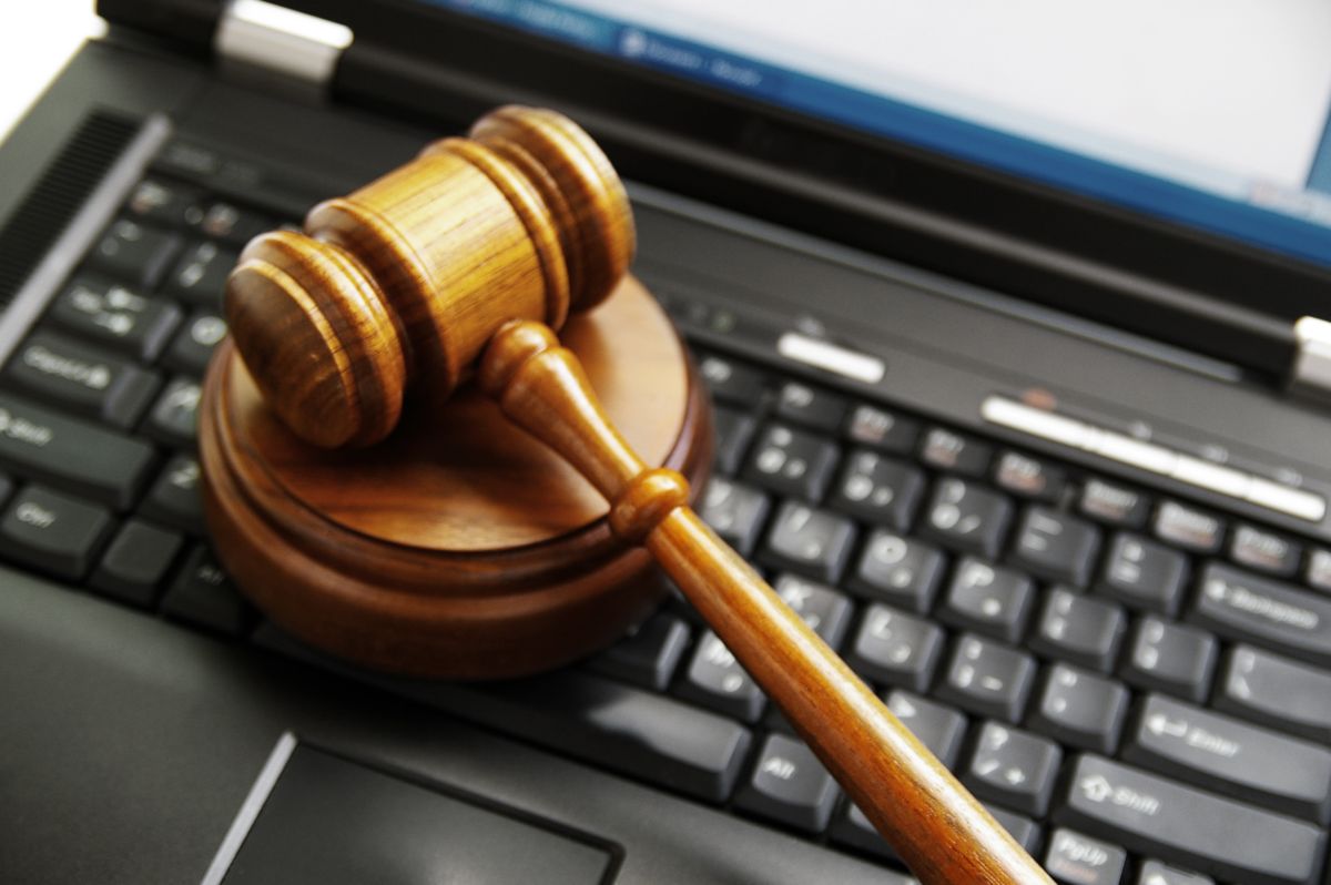 Юридическая консультация онлайн и достоинства решения